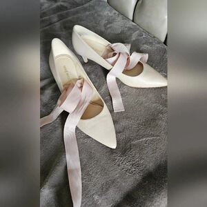 Nine West Arlene Pump  Heels Ribbon Leather Ivory Nude Size 8.5